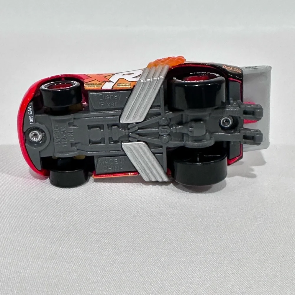 Disney Pixar Cars XRS Drag Racing Rare Lightning McQueen GFV34 Die-cast